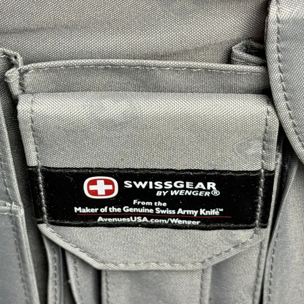 SwissGear Wenger Insight Laptop Messenger Bag Black Gray GA-7439-14 Briefcase